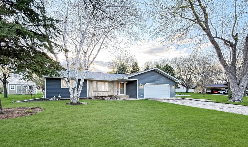 111 Buckeye Dr, Montevideo, MN 56265