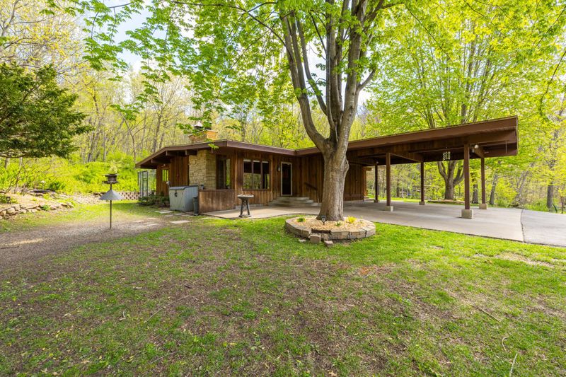 715 Alpine Ln, Holmen, WI 54636