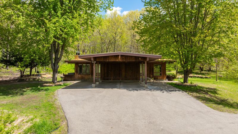 715 Alpine Ln, Holmen, WI 54636