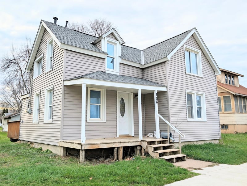 406 4th St SW, Montgomery, MN 56069