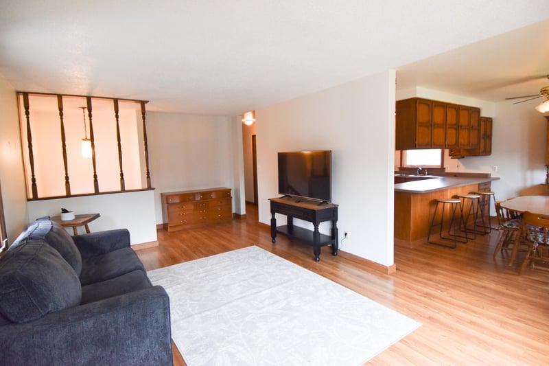 245 E Pleasant Ave, Warren, MN 56762