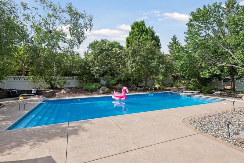1917 Dixon Dr, Bloomington, MN 55431