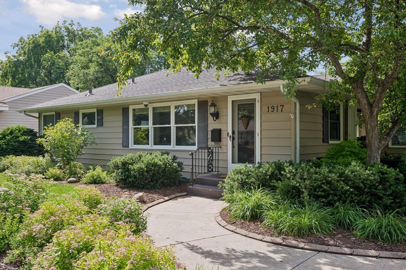 1917 Dixon Dr, Bloomington, MN 55431