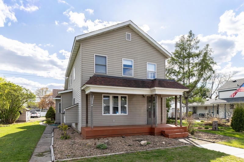 273 Elm St S, Prescott, WI 54021