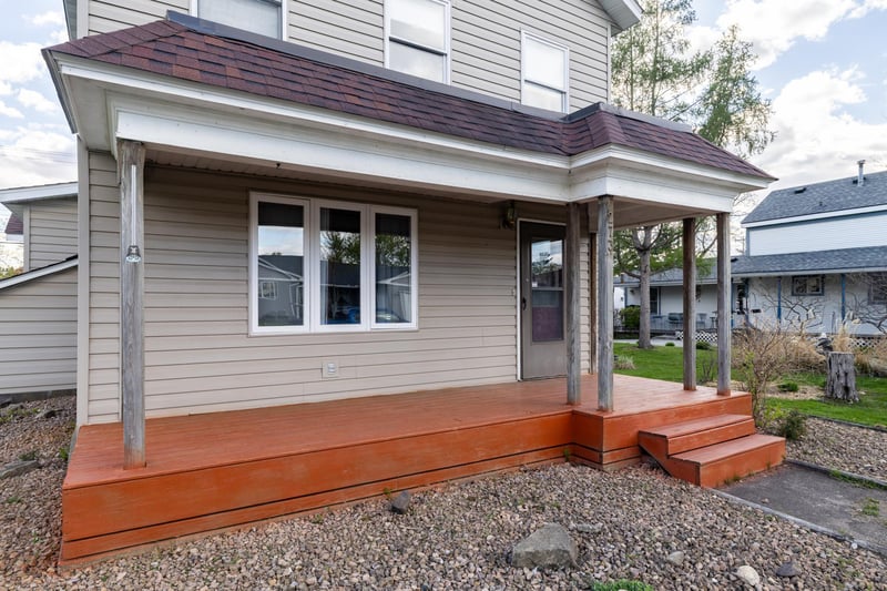273 Elm St S, Prescott, WI 54021
