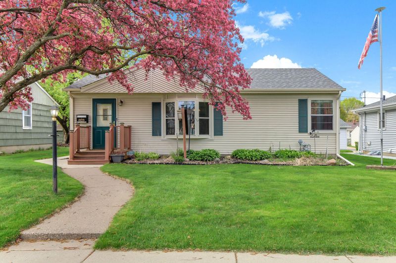 1562 Hoyt Ave E, Saint Paul, MN 55106