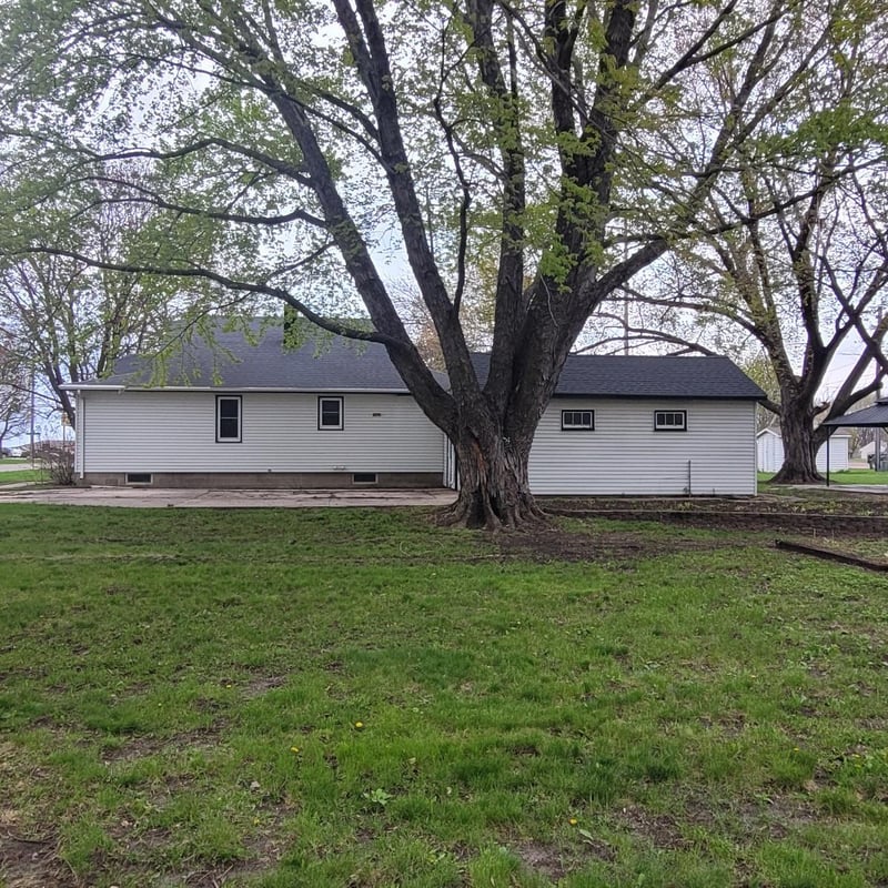 440 E Main St, Madelia, MN 56062