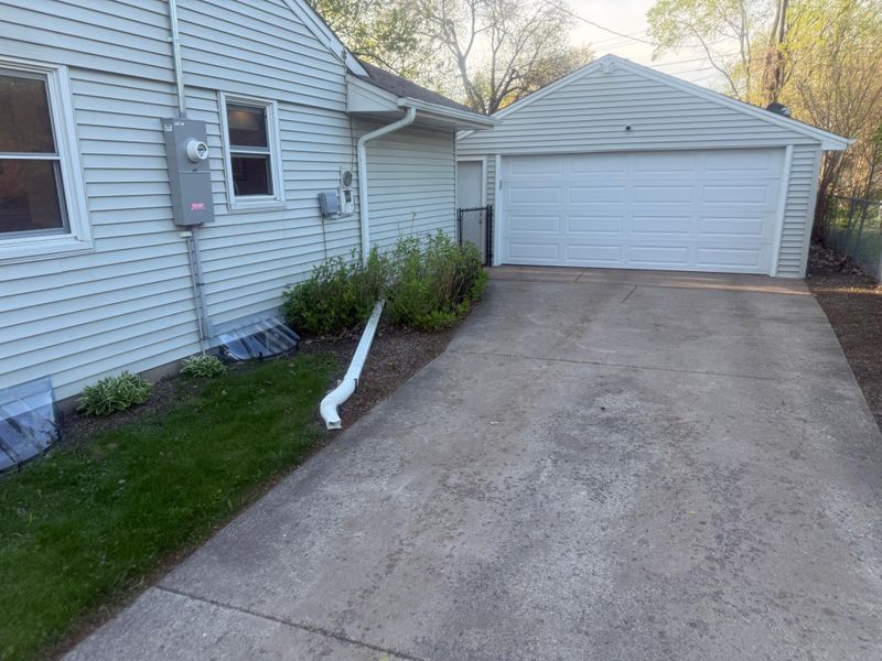 671 Marigold Ter NE, Fridley, MN 55432