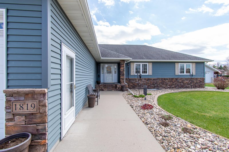 1819 52nd Ave N, Moorhead, MN 56560