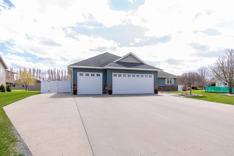 1819 52nd Ave N, Moorhead, MN 56560