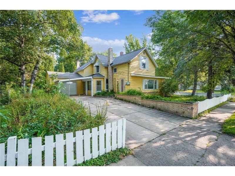 303 Lewis St, River Falls, WI 54022