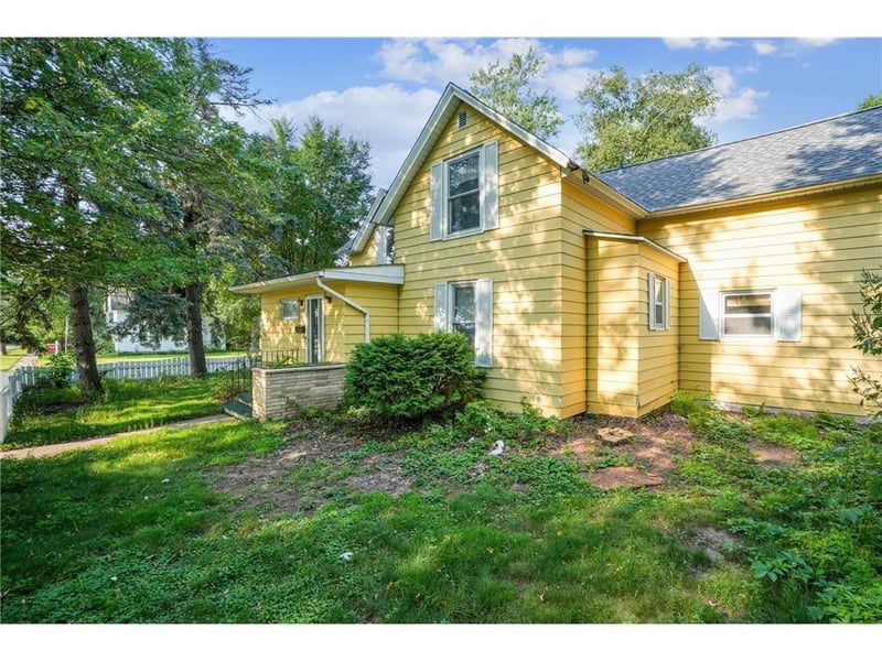 303 Lewis St, River Falls, WI 54022