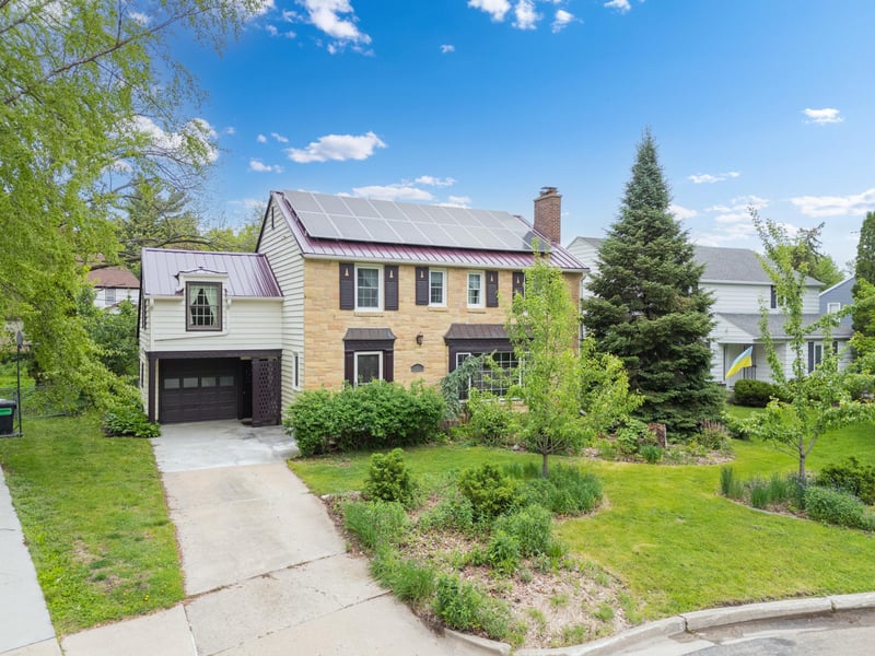 827 10 1/2 St SW, Rochester, MN 55902