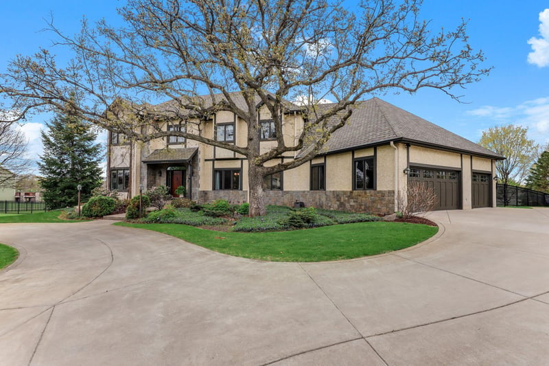 2660 Deer Rg NE, Blaine, MN 55449