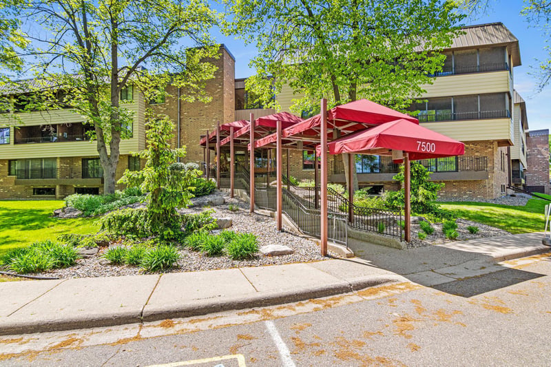7500 Cahill Rd #101C, Edina, MN 55439