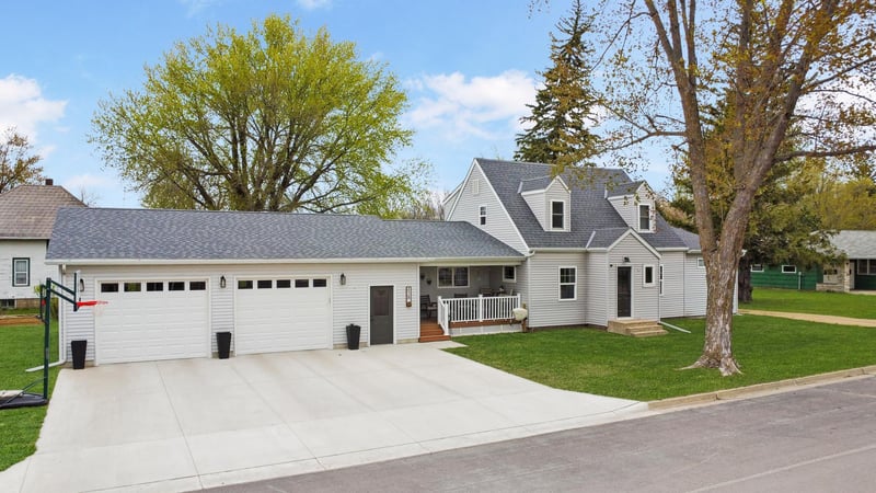 638 6th St, Westbrook, MN 56183