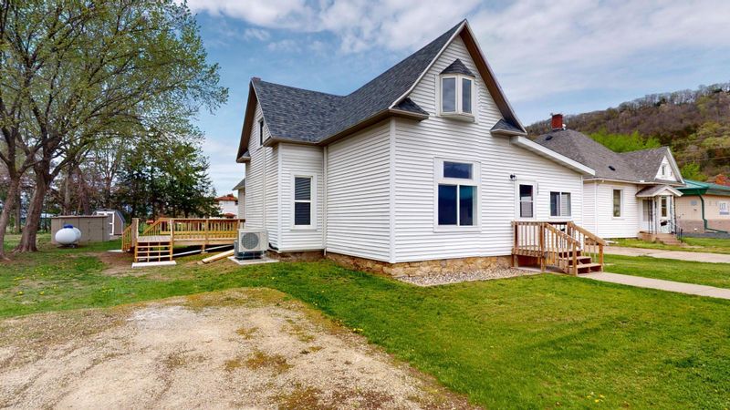 104 W 5th St, Cochrane, WI 54622