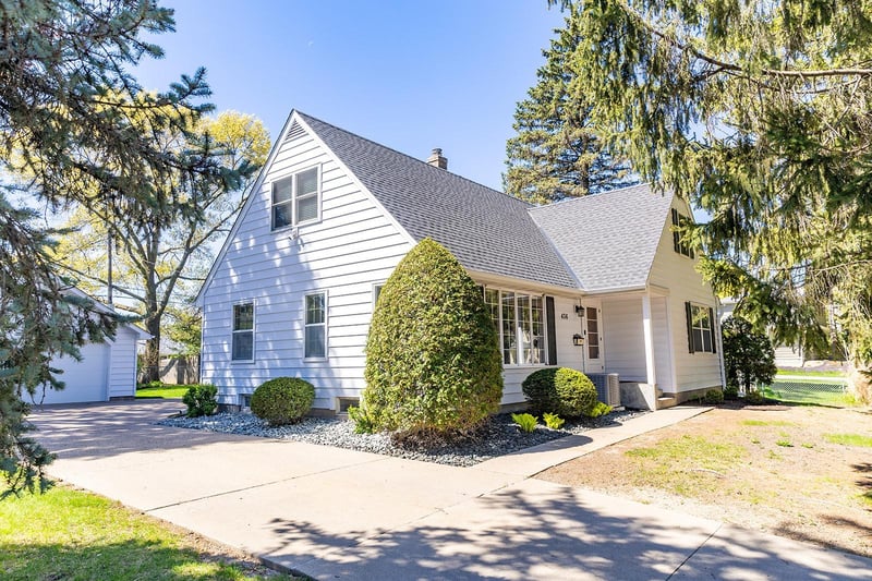 436 Bernard St E, West Saint Paul, MN 55118