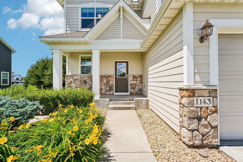 1143 Pine Hill Ln, White Bear Twp, MN 55127