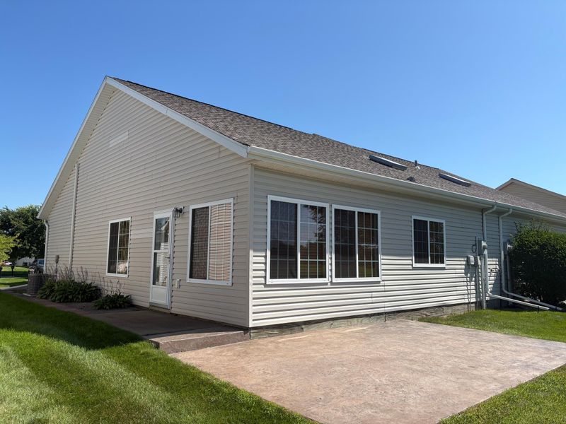 2869 35th St S, Moorhead, MN 56560