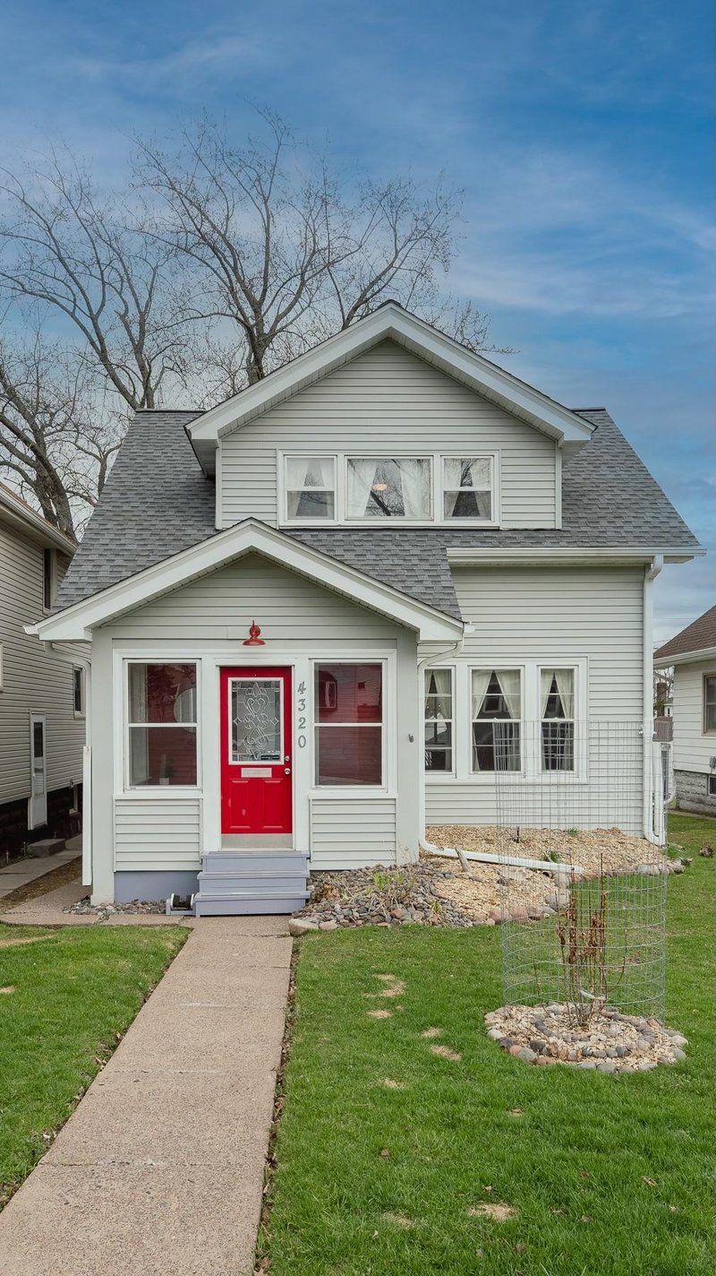 4320 W 6th St, Duluth, MN 55807