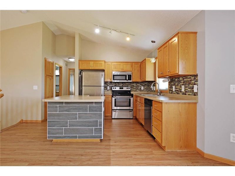 406 66th St SW, Waverly, MN 55390