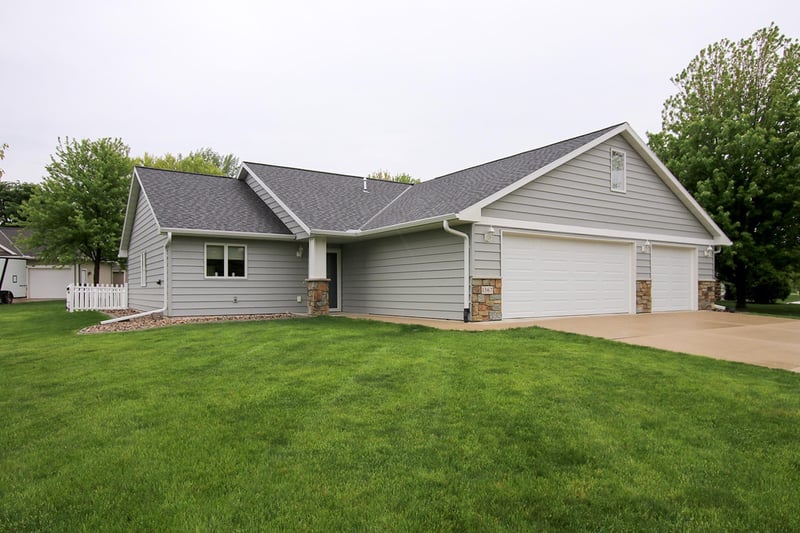 1367 Heritage Ave NW, Hutchinson, MN 55350