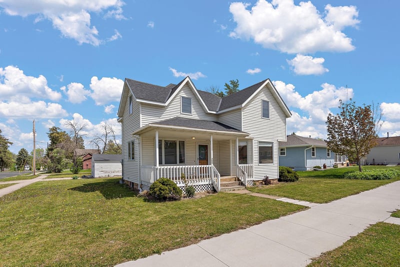 300 E State St, Belle Plaine, MN 56011