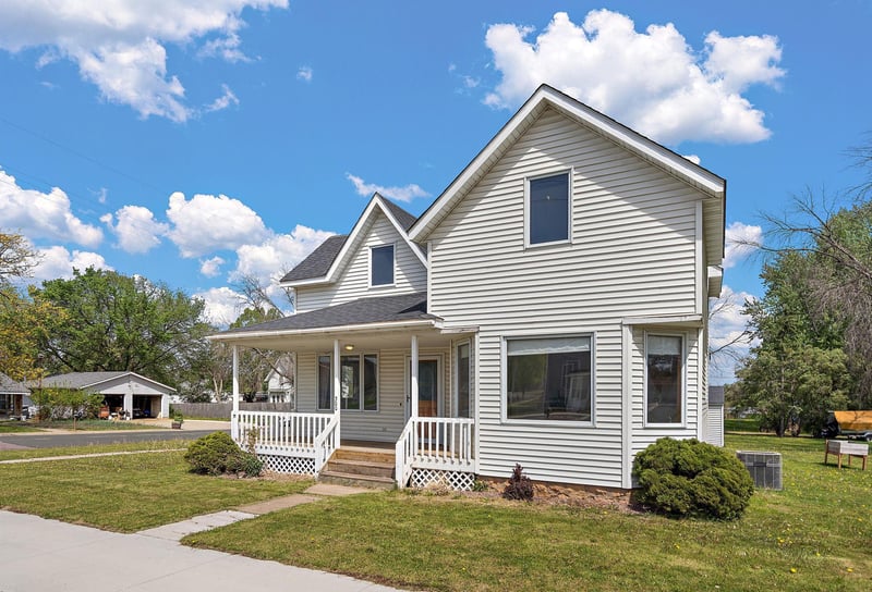 300 E State St, Belle Plaine, MN 56011