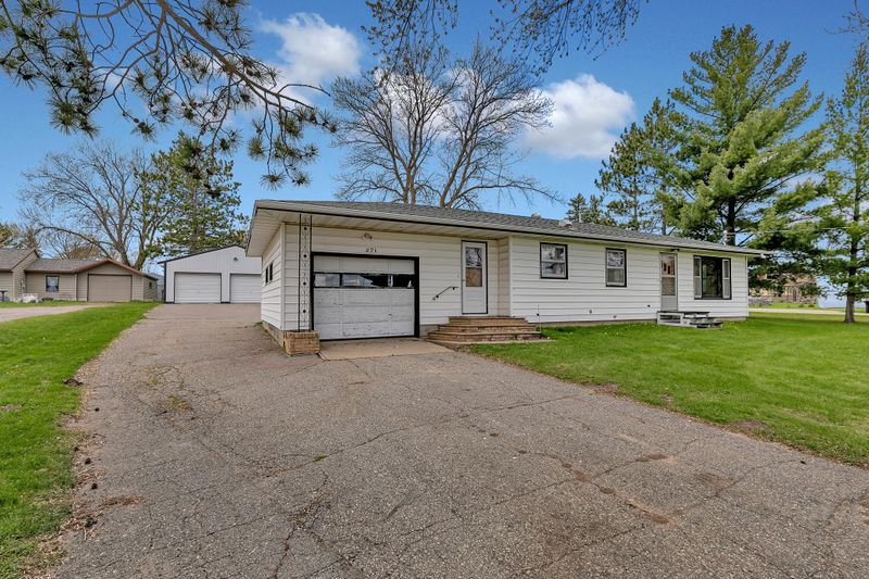 271 4th St, Holdingford, MN 56340