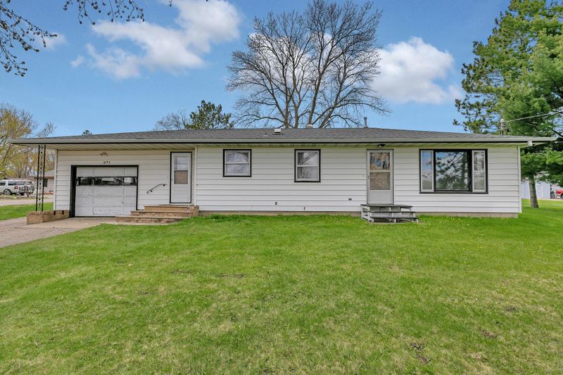 271 4th St, Holdingford, MN 56340