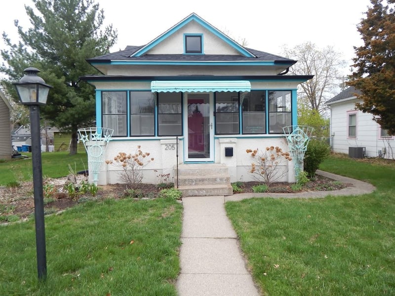 205 10th Ave N, Hopkins, MN 55343