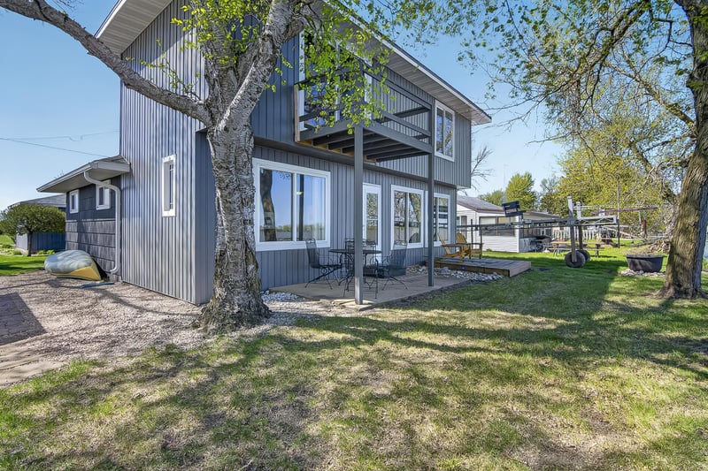 156 Dewey St, Welcome, MN 56181