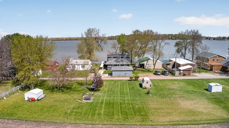 156 Dewey St, Welcome, MN 56181