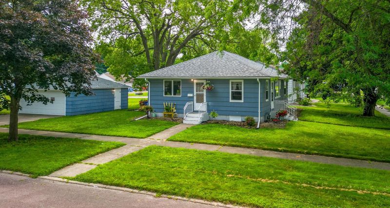 801 4th Ave SW, Wells, MN 56097