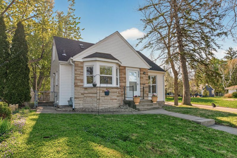 3200 Ewing Ave N, Robbinsdale, MN 55422