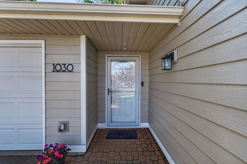 1030 Whitney Dr, Apple Valley, MN 55124