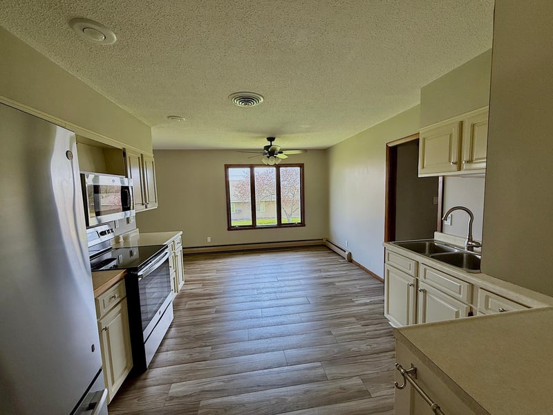 147 4th Ave SE, Spring Grove, MN 55974