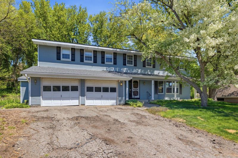 5916 Amy Dr, Edina, MN 55436