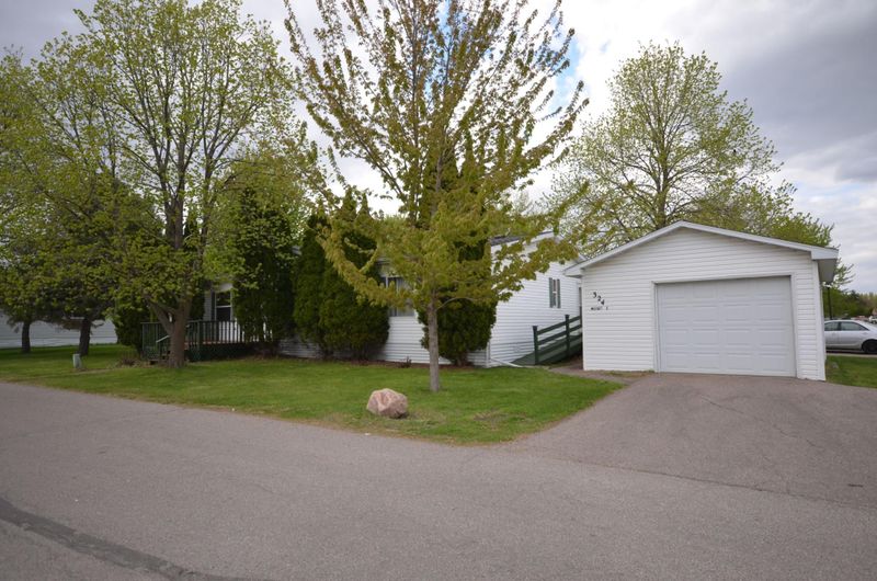 324 Mozart Ave E, Mankato, MN 56001