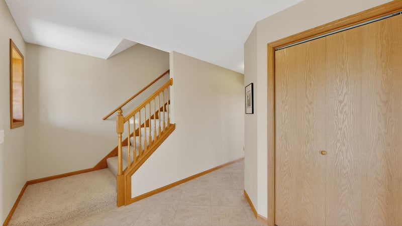 720 Riverwood Ct, Elgin, MN 55932
