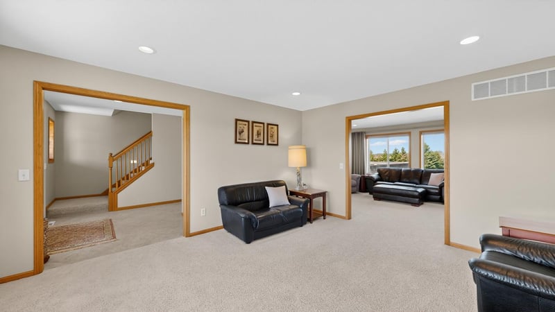 720 Riverwood Ct, Elgin, MN 55932