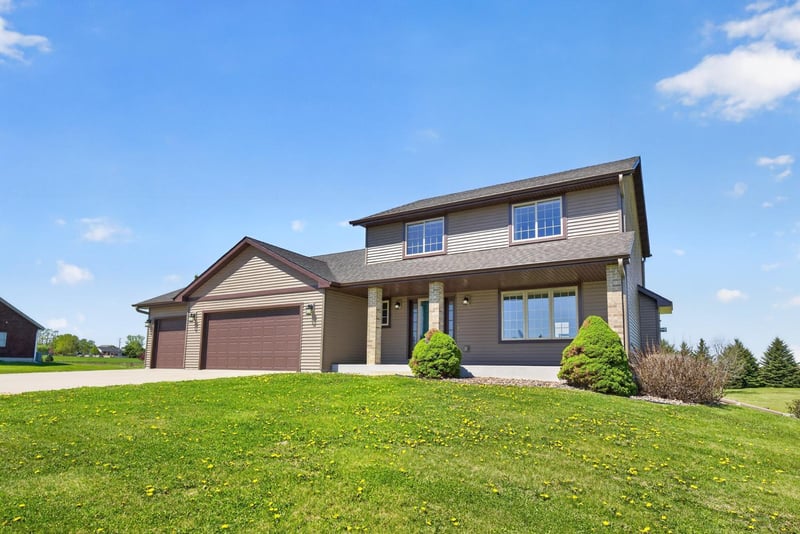 720 Riverwood Ct, Elgin, MN 55932