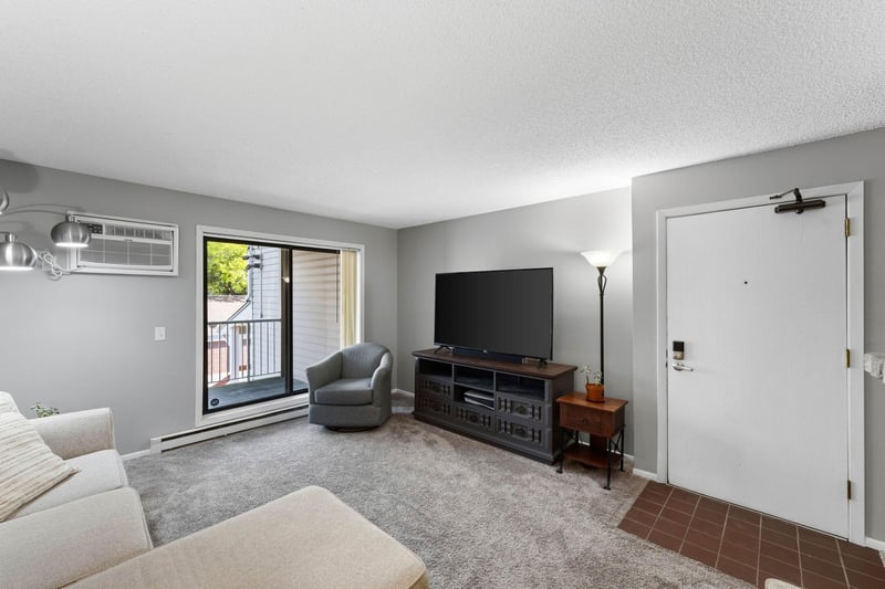 300 Shelard Pw #209, Saint Louis Park, MN 55426