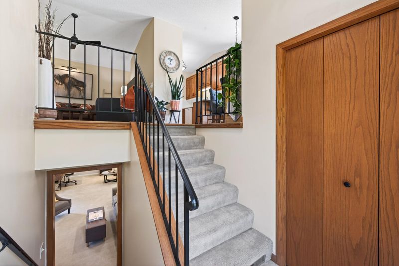 9625 Hampshire Ln, Eden Prairie, MN 55347