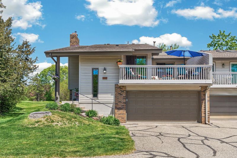 9625 Hampshire Ln, Eden Prairie, MN 55347