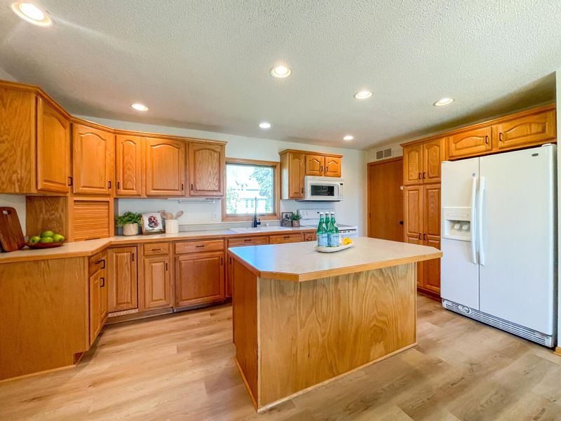 1404 15th St E, Glencoe, MN 55336