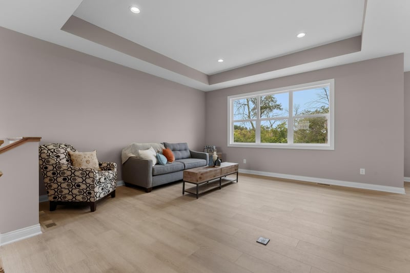 607 E 9th St, Zumbrota, MN 55992
