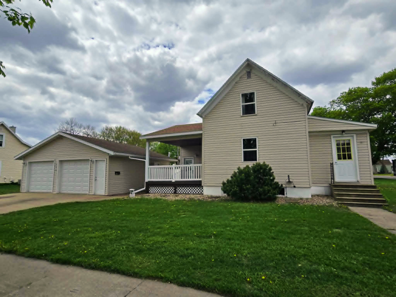 400 2nd Ave SE, Wells, MN 56097