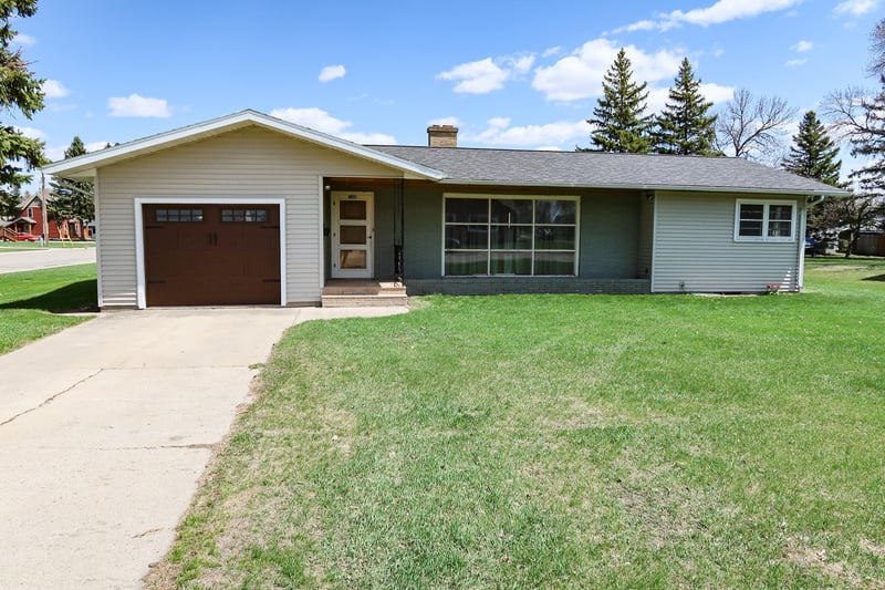 308 4th St E, Ada, MN 56510